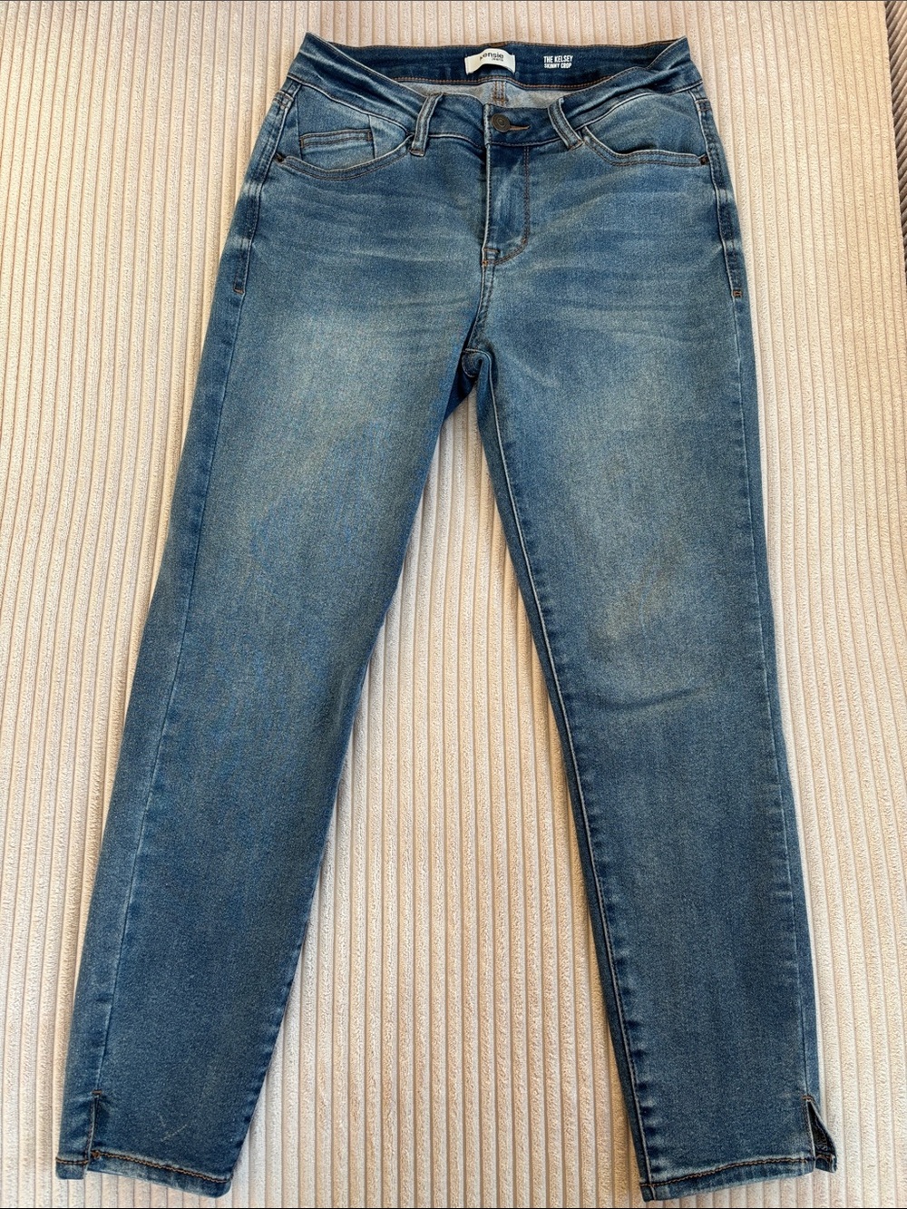 Kensie Jeans Skinny Crop Jeans in Medium Blue Wash